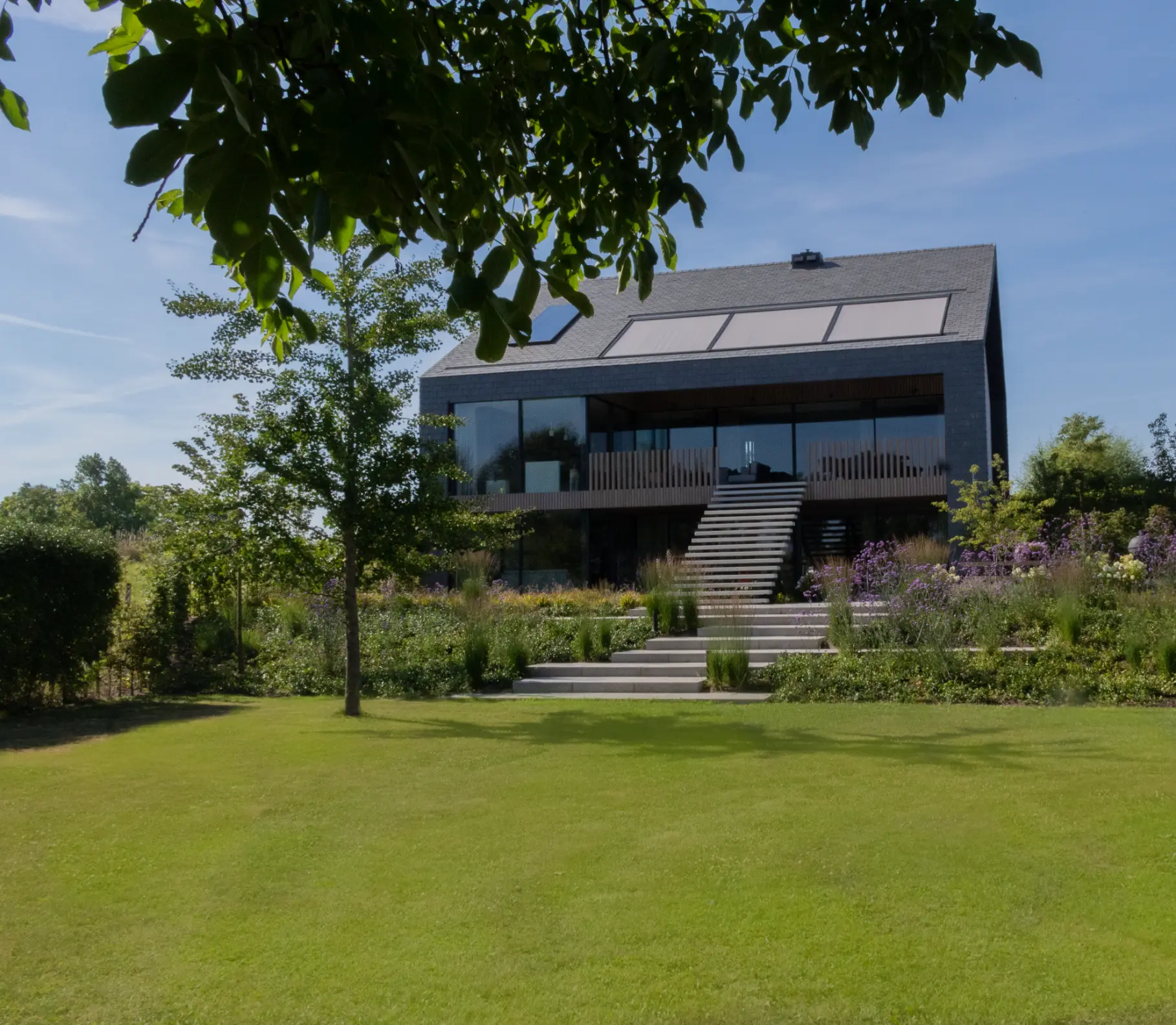 Achtertuin van een landschappelijke tuin in Wamel. Tuinontwerp en tuinaanleg door Uw Tuin Hoveniers uit Malden