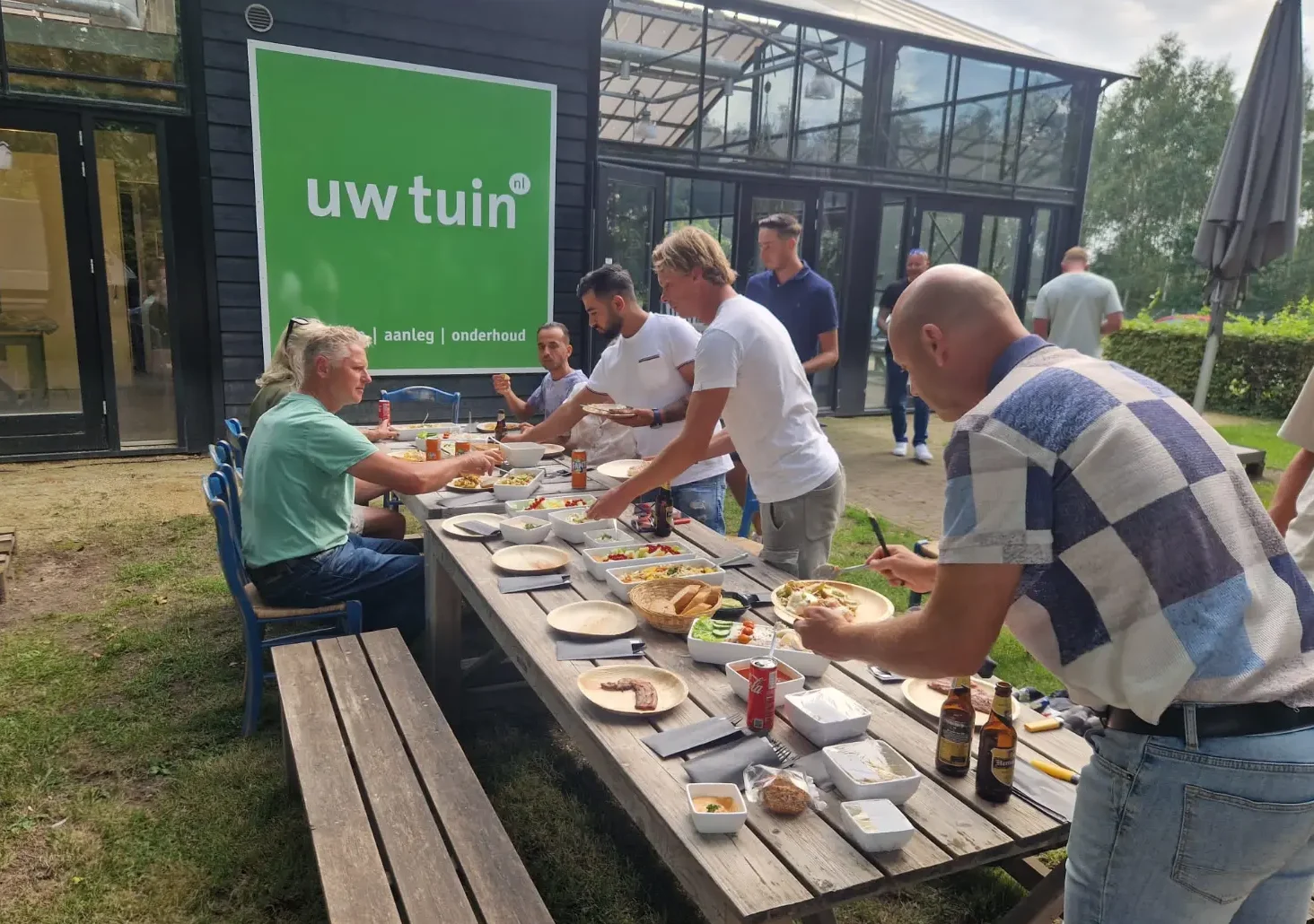 Teambarbecue van Uw Tuin Hoveniers in Malden